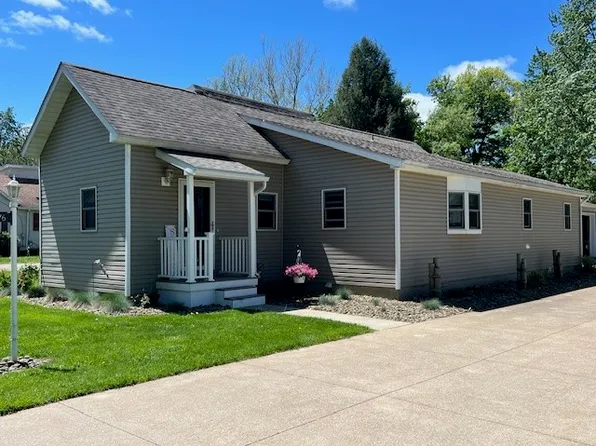 5976 Glade Dr, Erie, PA 16509