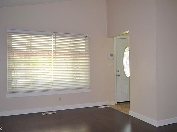 2nd image of 31061 Grandview Ave