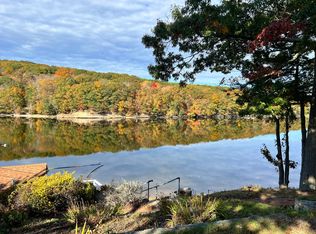 9 Riverside Dr #1, Waterford, CT 06385