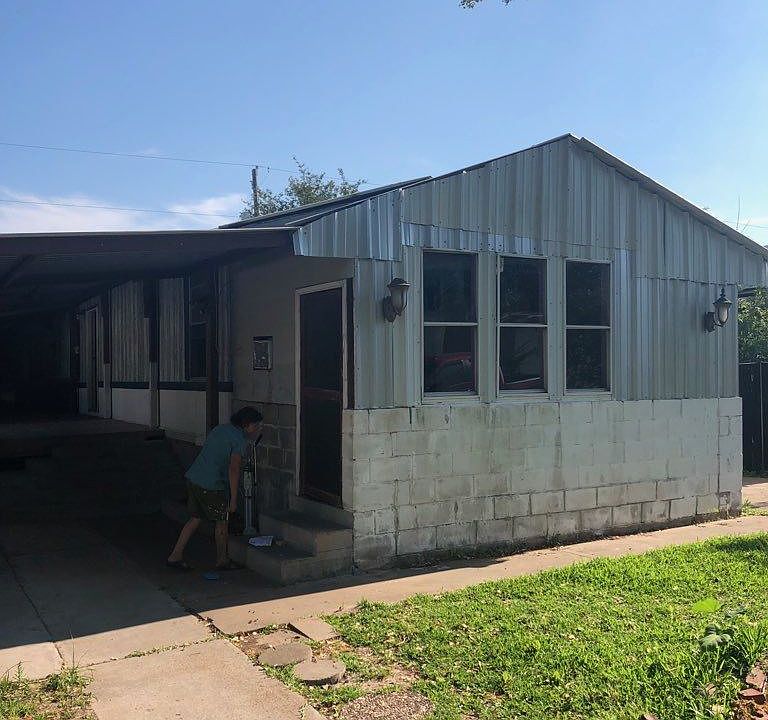 1st image of 1212 Oleander Ln