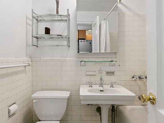 5th image of 235 W 102nd St APT 6S