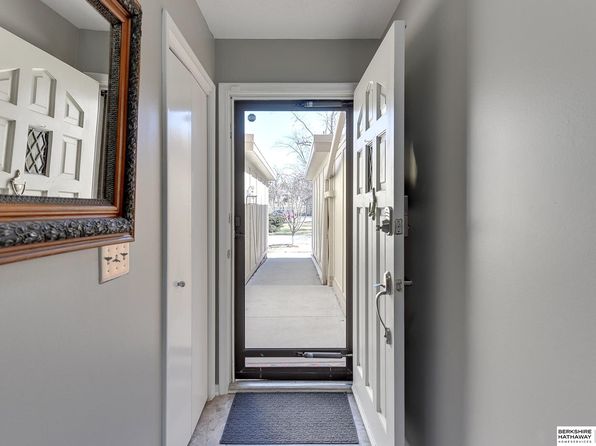 6012 Oakcrest Plz #16, Omaha, NE 68137