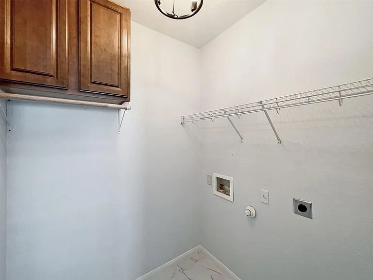 3917 Bronco Bend Loop — Photo 38