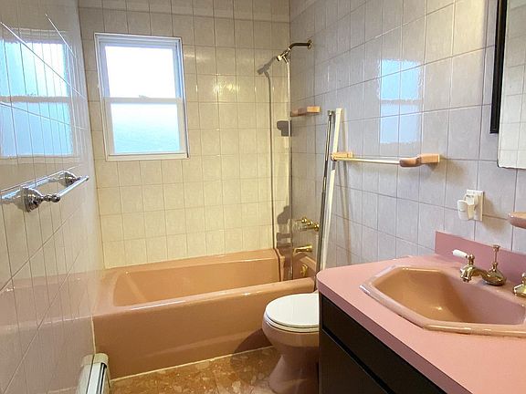 2nd image of 11 Laurel Pl Floor 2