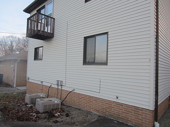 3rd image of 2436 Grovewood Ave #Up