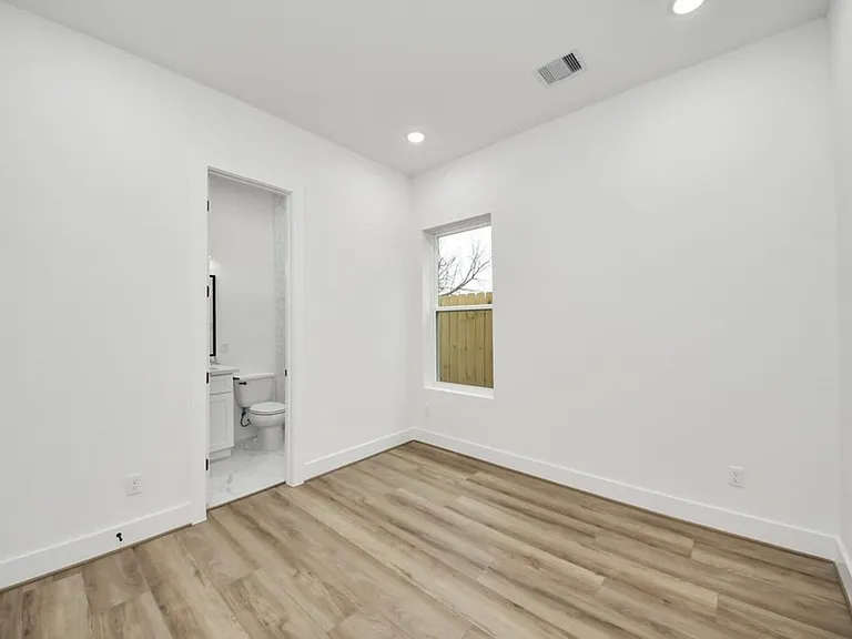 3915 Tuam St #B — Photo 13