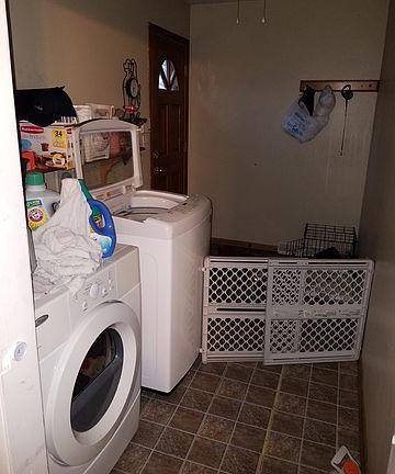 2nd image of 962 N Edgelawn Dr