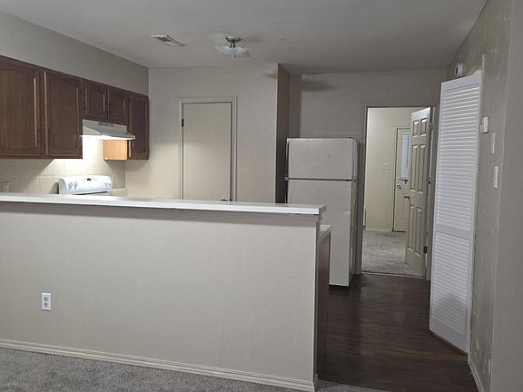 2nd image of 1001 W Maplewood St APT A