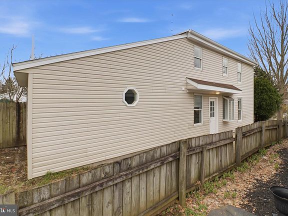 4th image of 826 Saint Joseph St