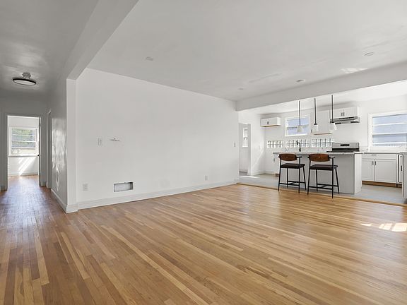 4th image of 4409 Victoria Park Dr #A