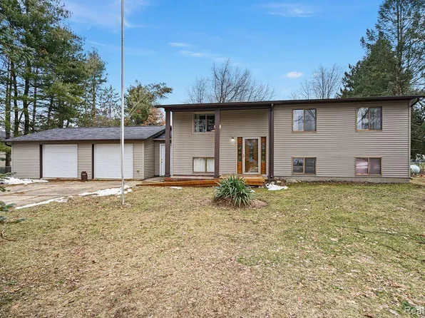 2382 Virginia Park Dr, Lapeer, MI 48446