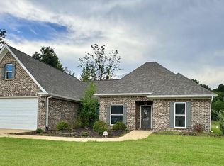 137 Lauras Cv, Starkville, MS 39759