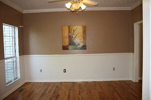 3rd image of 402 Mosby Cir