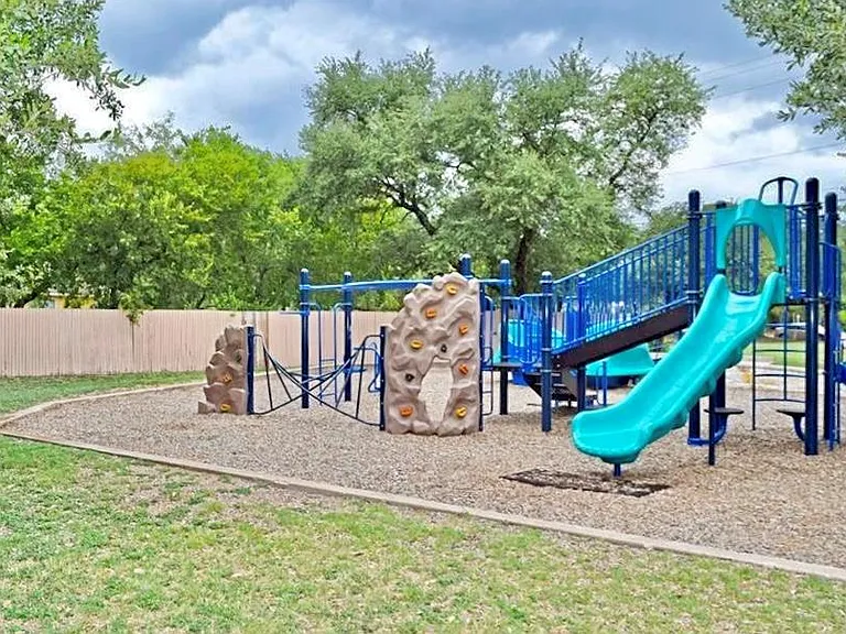 2110 Blue Meadow Dr #A — Photo 30