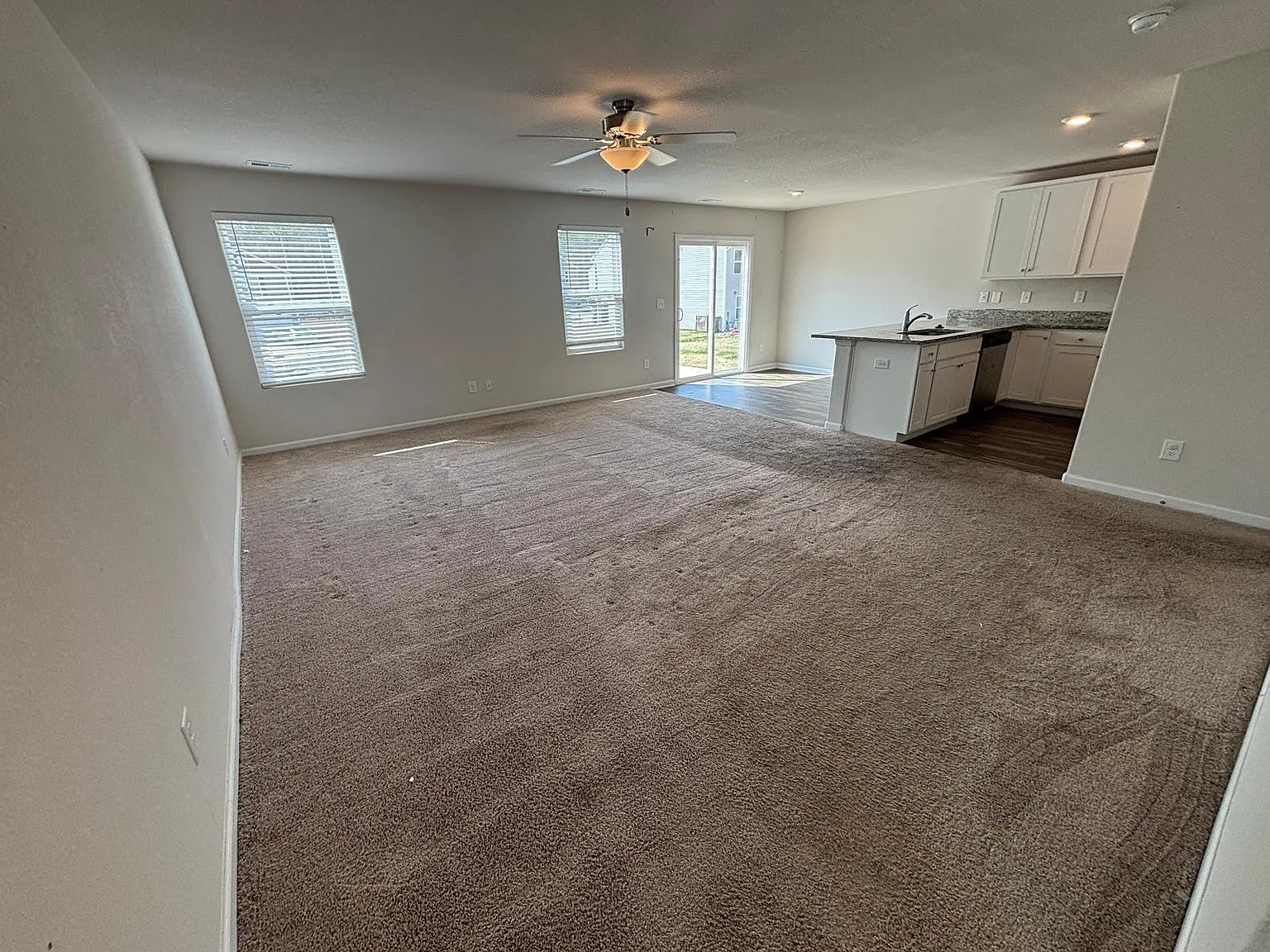 3 bed, 2.5 bath, 1692 sqft, $1,625 — Photo 4