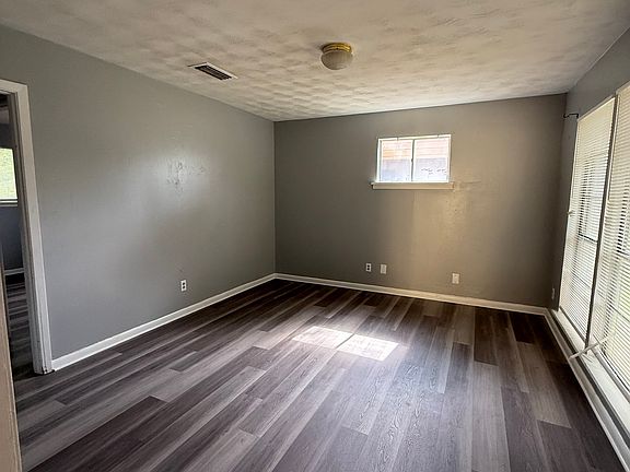 3rd image of 442 Janet Ln
