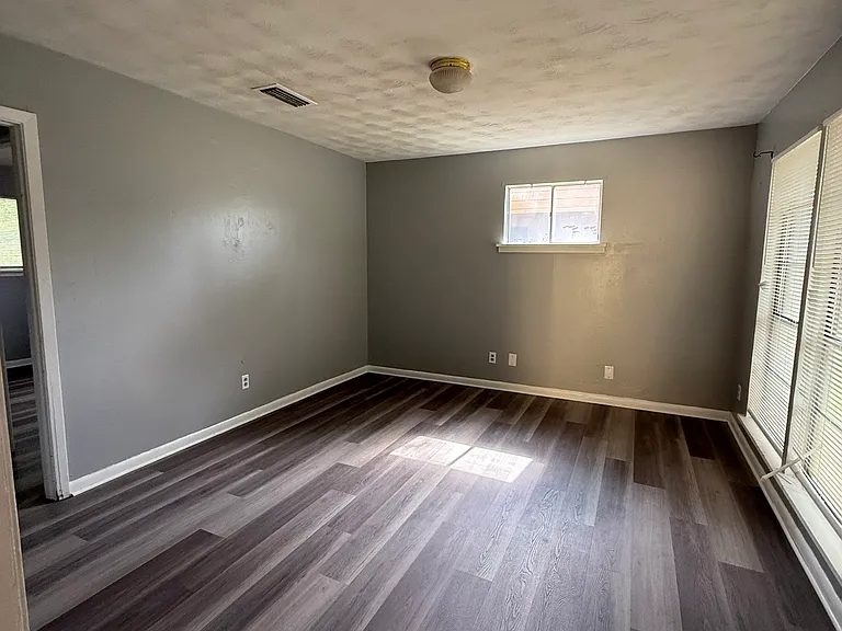 442 Janet Ln — Photo 3