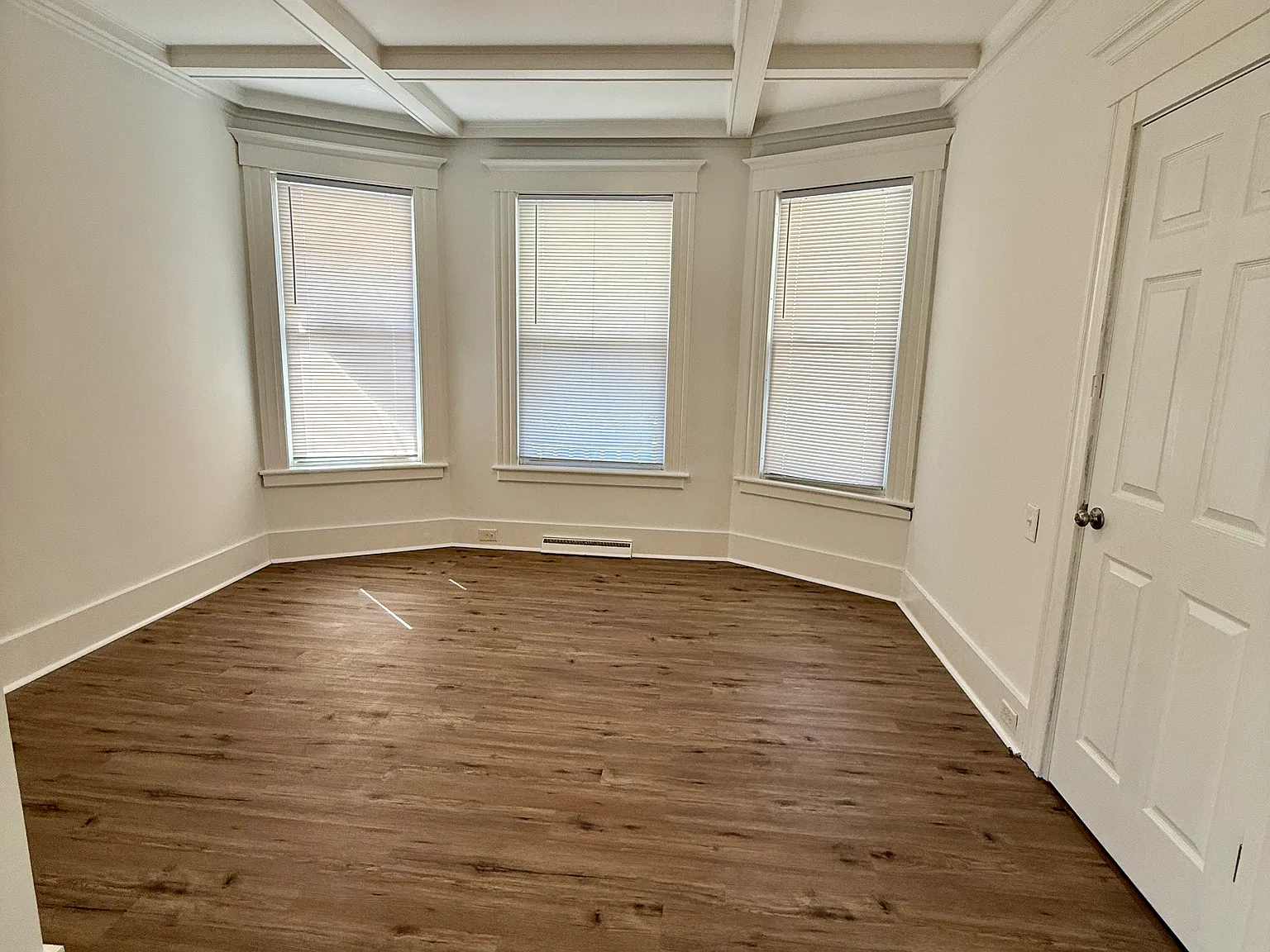 2 bed, 900 sqft, $2,200 — Photo 2