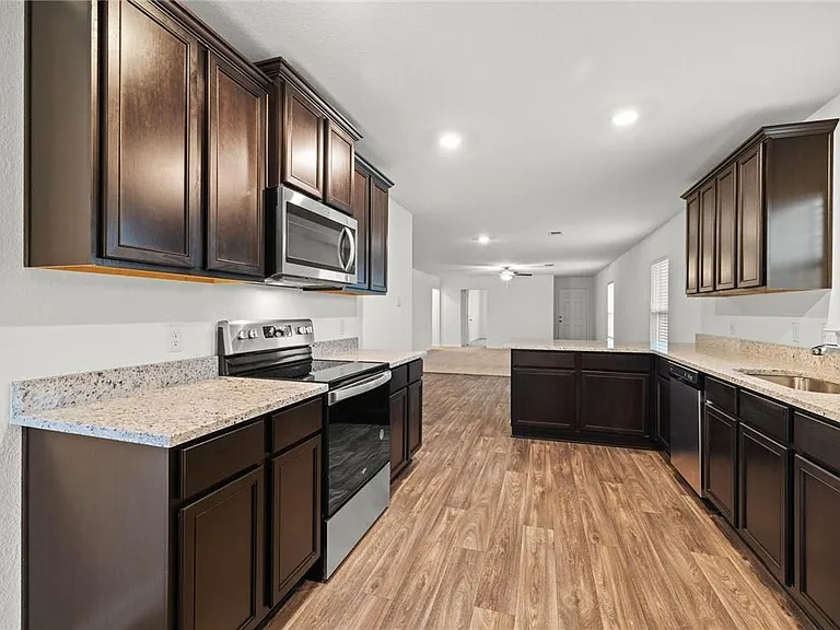 101 Fairfax Ln — Photo 7