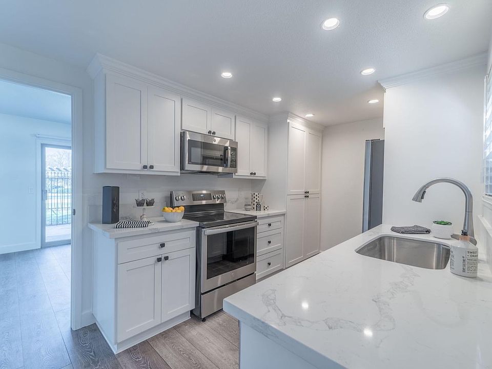 1st image of 612 Plaza De Las Sierras
