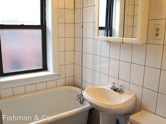 5th image of 3306 W Schubert Ave APT 3M