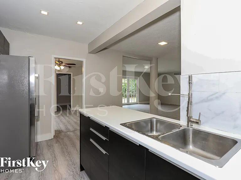 1185 Arizona Ave — Photo 10