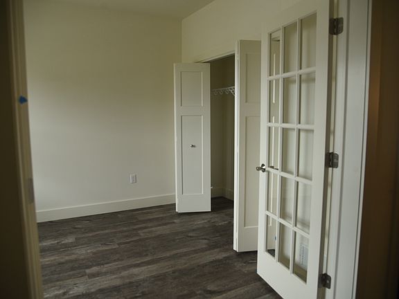 4th image of 5485 Mendenhall Dr #33
