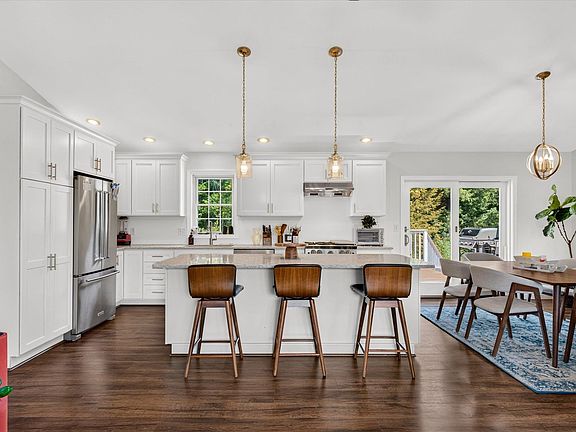 5th image of 405 Shaker Hill Road