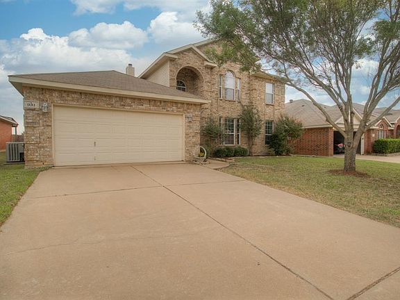 3rd image of 931 Hidden Oaks Dr