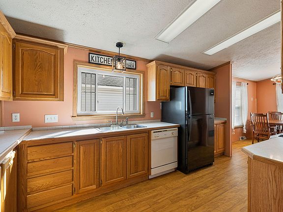 4th image of 23000 S Balmoral Dr