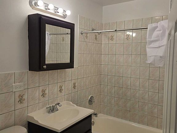 3rd image of 6125 S Indiana Ave #6131-1E