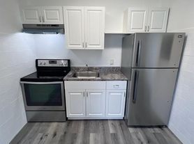 320 NE 13th Ave