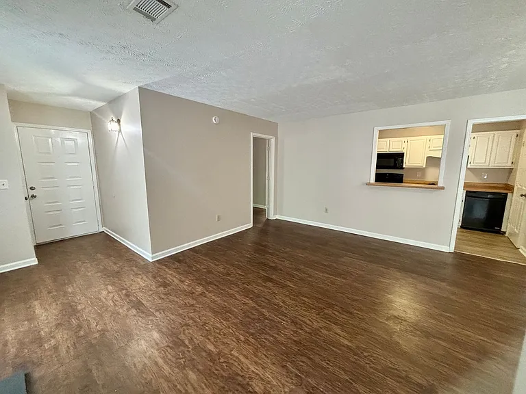 3841 Woodridge Way — Photo 6