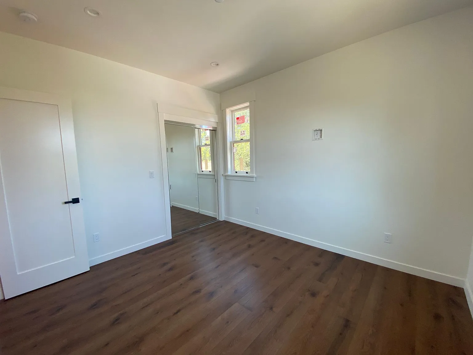 323 E Micheltorena St — Photo 3