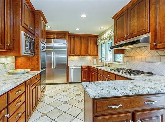 3rd image of 6720 Willow Ln