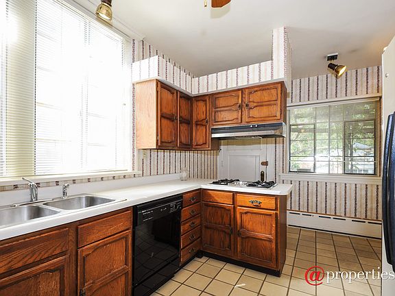 Kitchen / Breakfast Room