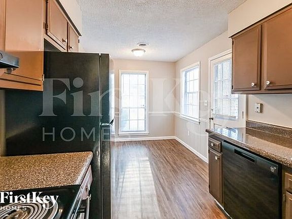 5th image of 3803 Lucerne Dr
