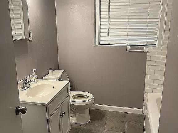 3rd image of 307 W McNeese St