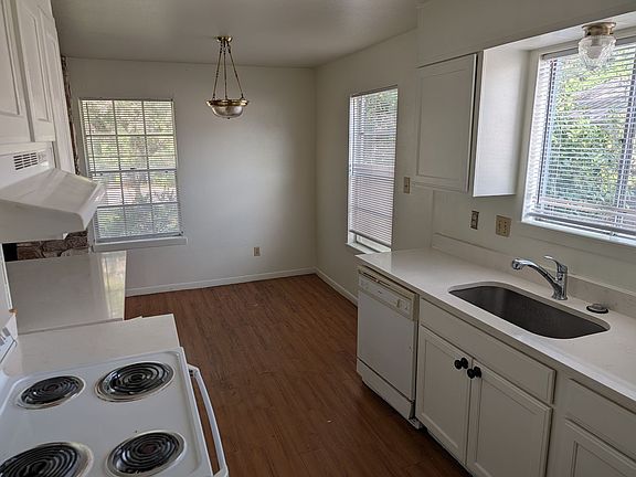 5th image of 705 & 707 Allen St #705