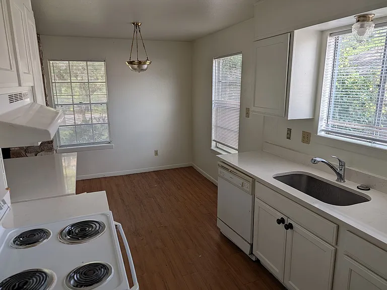 705 & 707 Allen St — Photo 15