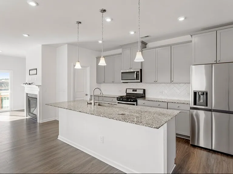 1018 Salt Glaze Ln — Photo 13