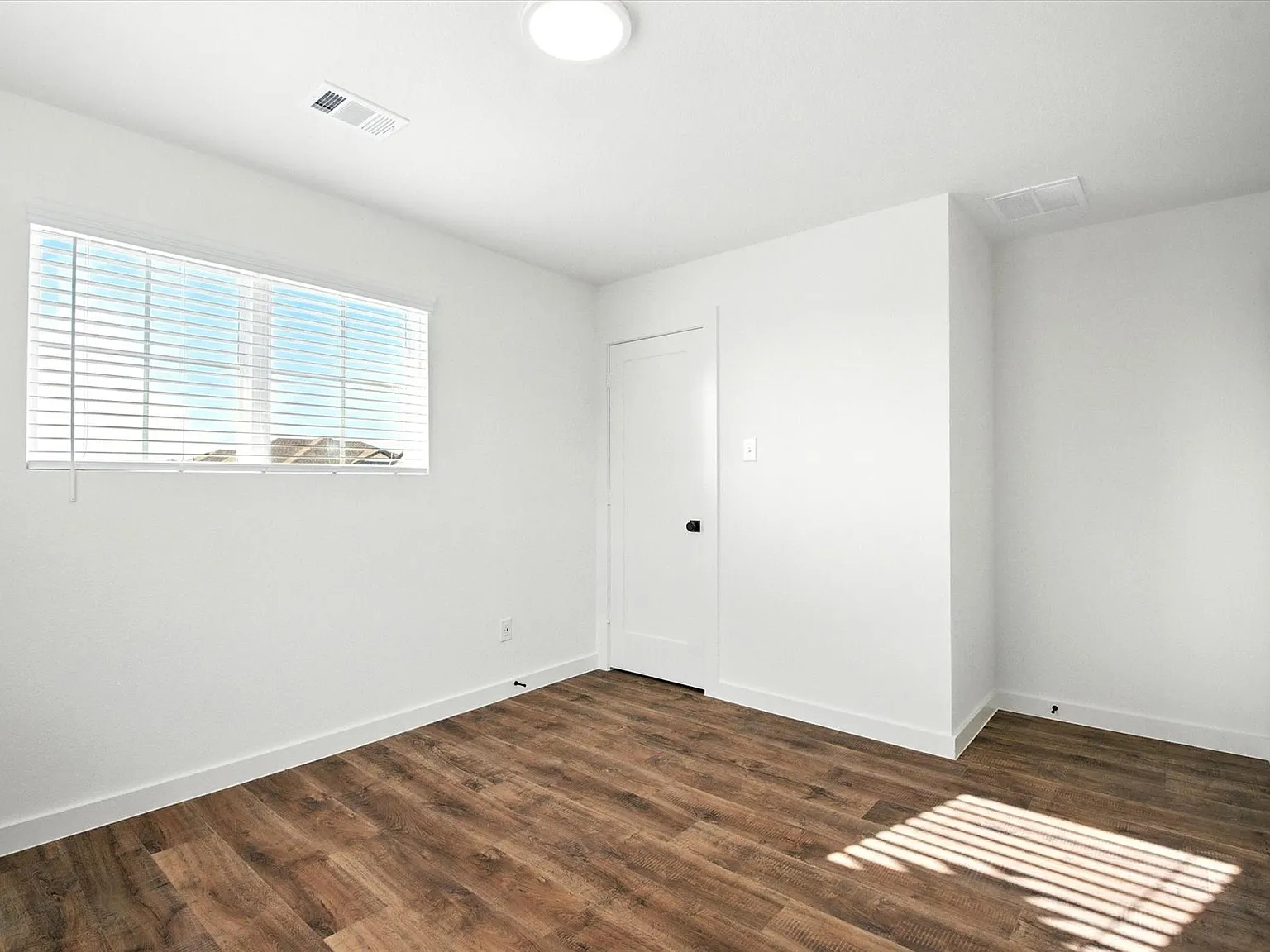 3 bed, 2.5 bath, 1650 sqft, $1,988 — Photo 3