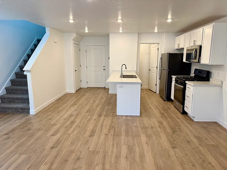 1868 N Blue Iris Ave — Photo 8