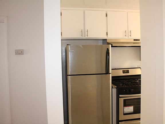 5th image of 872 S Westgate Ave #5