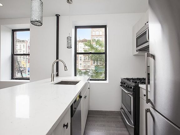 4th image of 152 Thompson St APT 4C