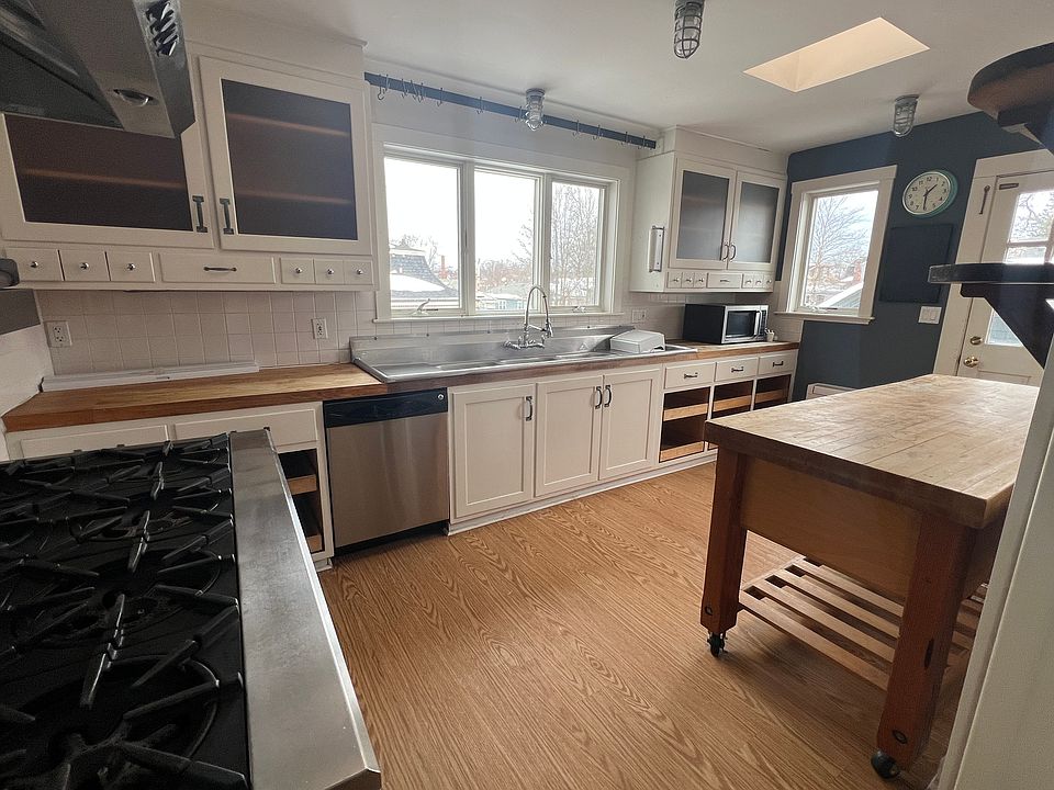 1st image of 15 Orchard St #15