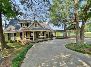 402 Lakeshore Dr, McComb, MS 39648