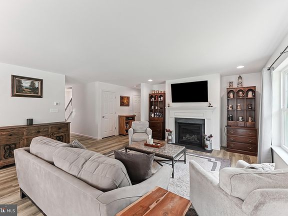 5th image of 288 Greenwood Dr