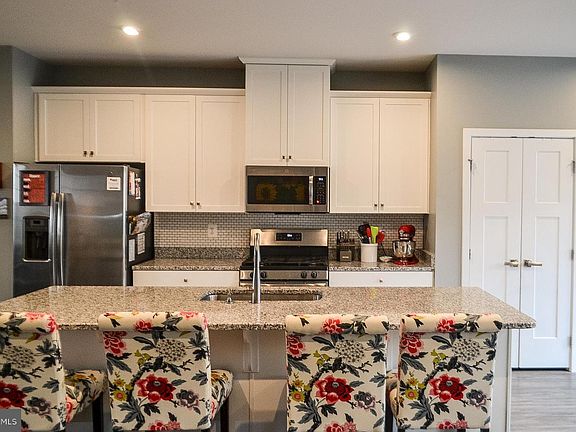 4th image of 10038 Beerse St
