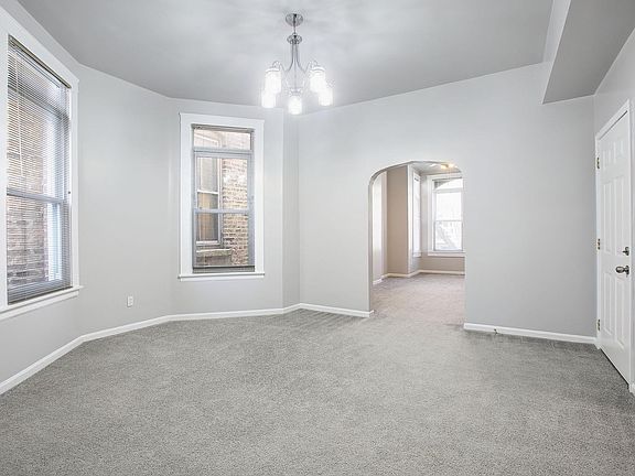 4th image of 1123 N Hoyne Ave #2